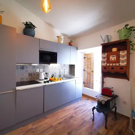 Vida A Portuguesa, Charming 